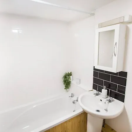 The Basement Apartment Exeter Exterior photo